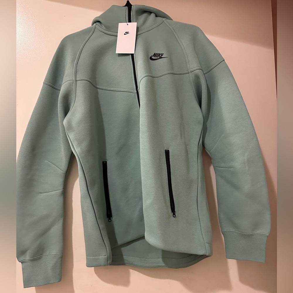 Nike Sportswear Tech Fleece Windrunner
Women's Full-Zip Hoodie